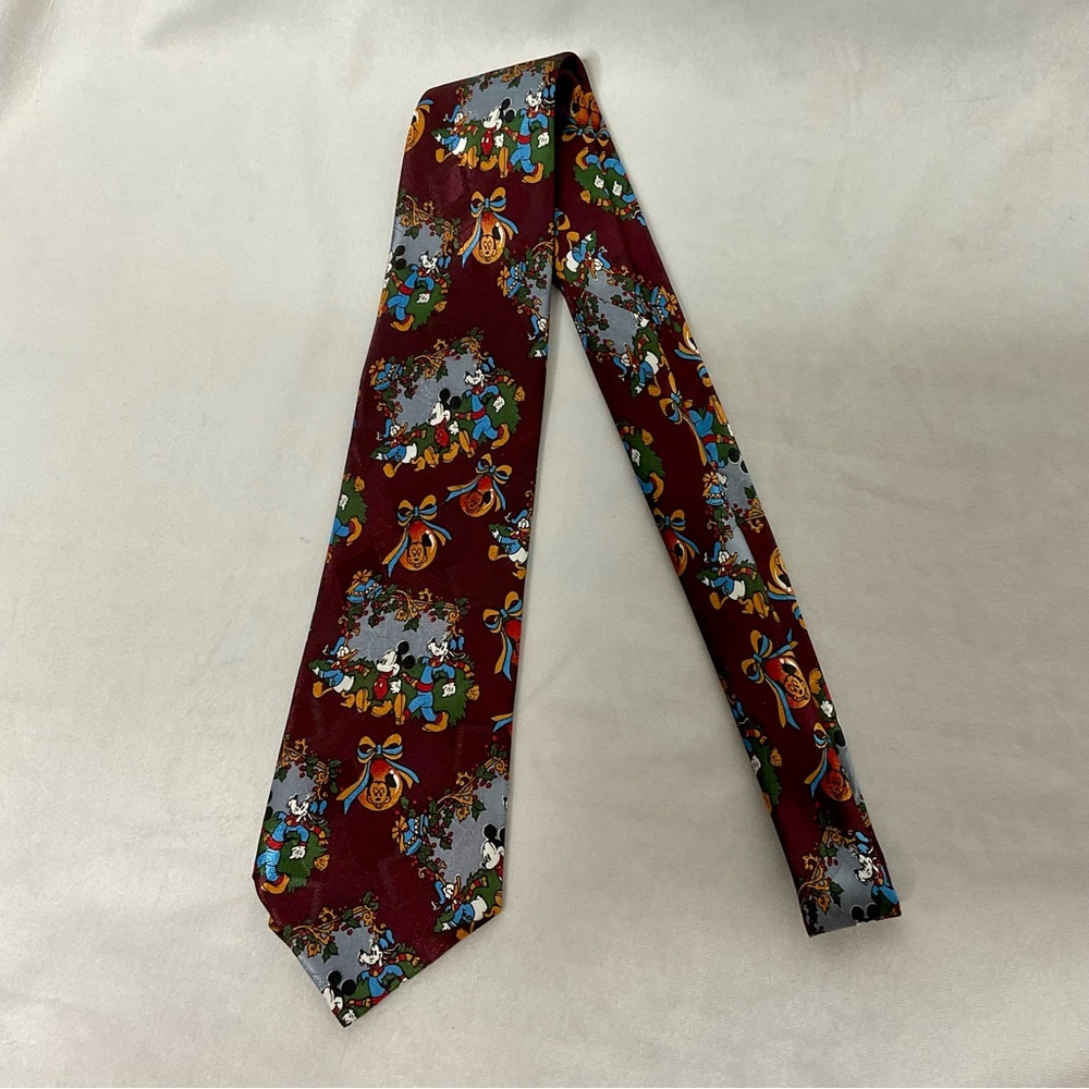 Disney Mickey Unlimited Christmas Tie